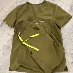 Figs women’s XS olive scrubs